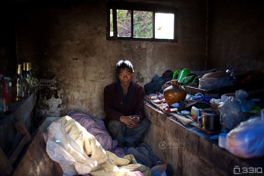 《活着》记录云南个旧市真实的艾滋病性工作者
