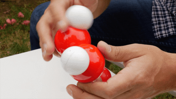 依靠这些基本构建小球,用户可以构建出n种分子模型,从水,过氧化氢混合